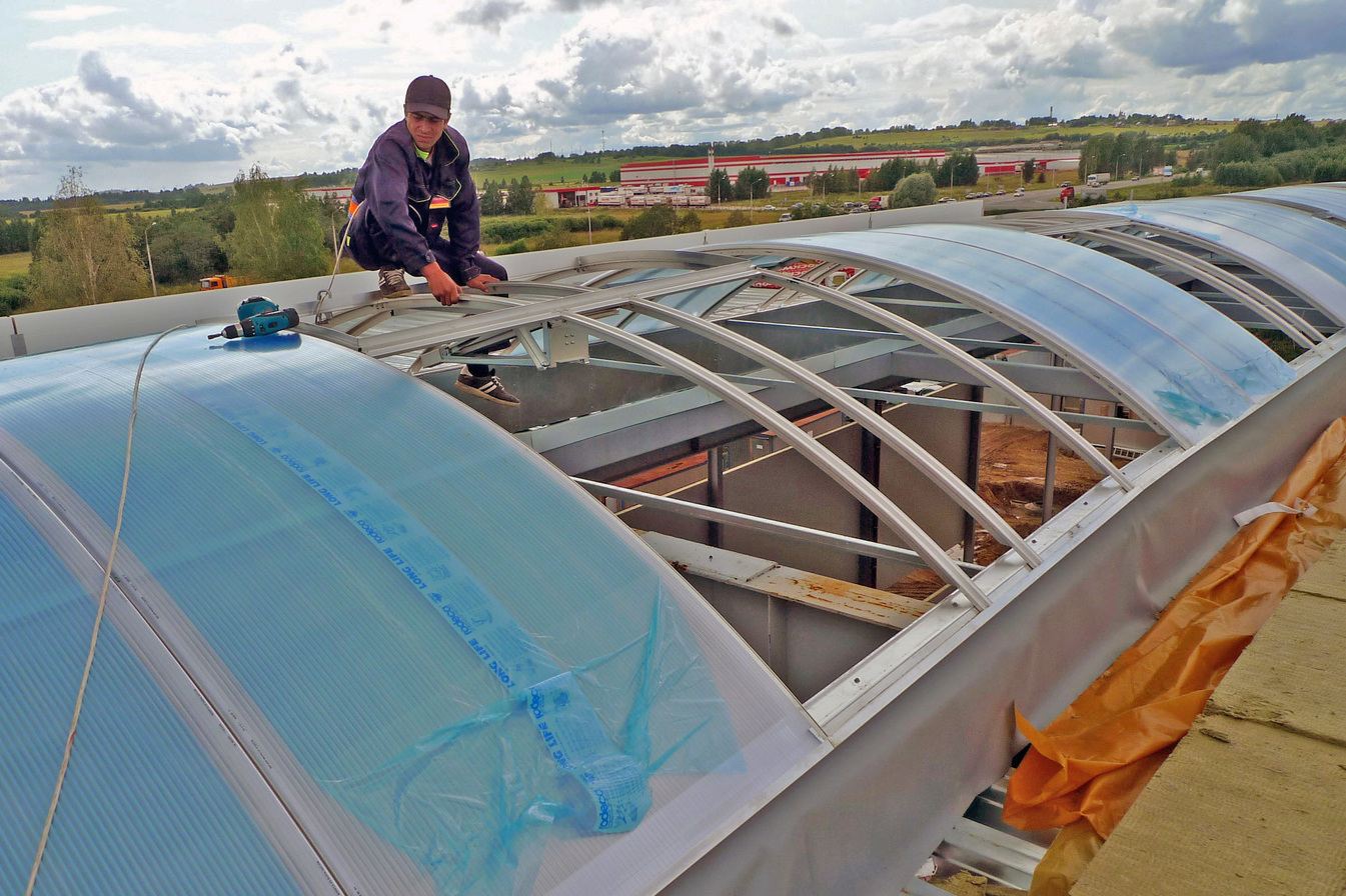 монтаж зенитных фонарей дымоудаление Зенитный Фонарь монтаж плоская кровля