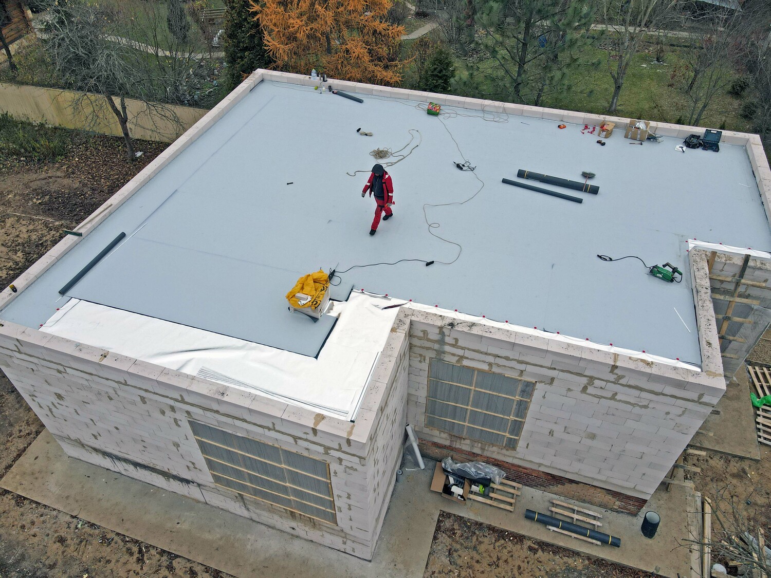 коттедж плоская кровля Русстрой плоская пвх кровля монтаж