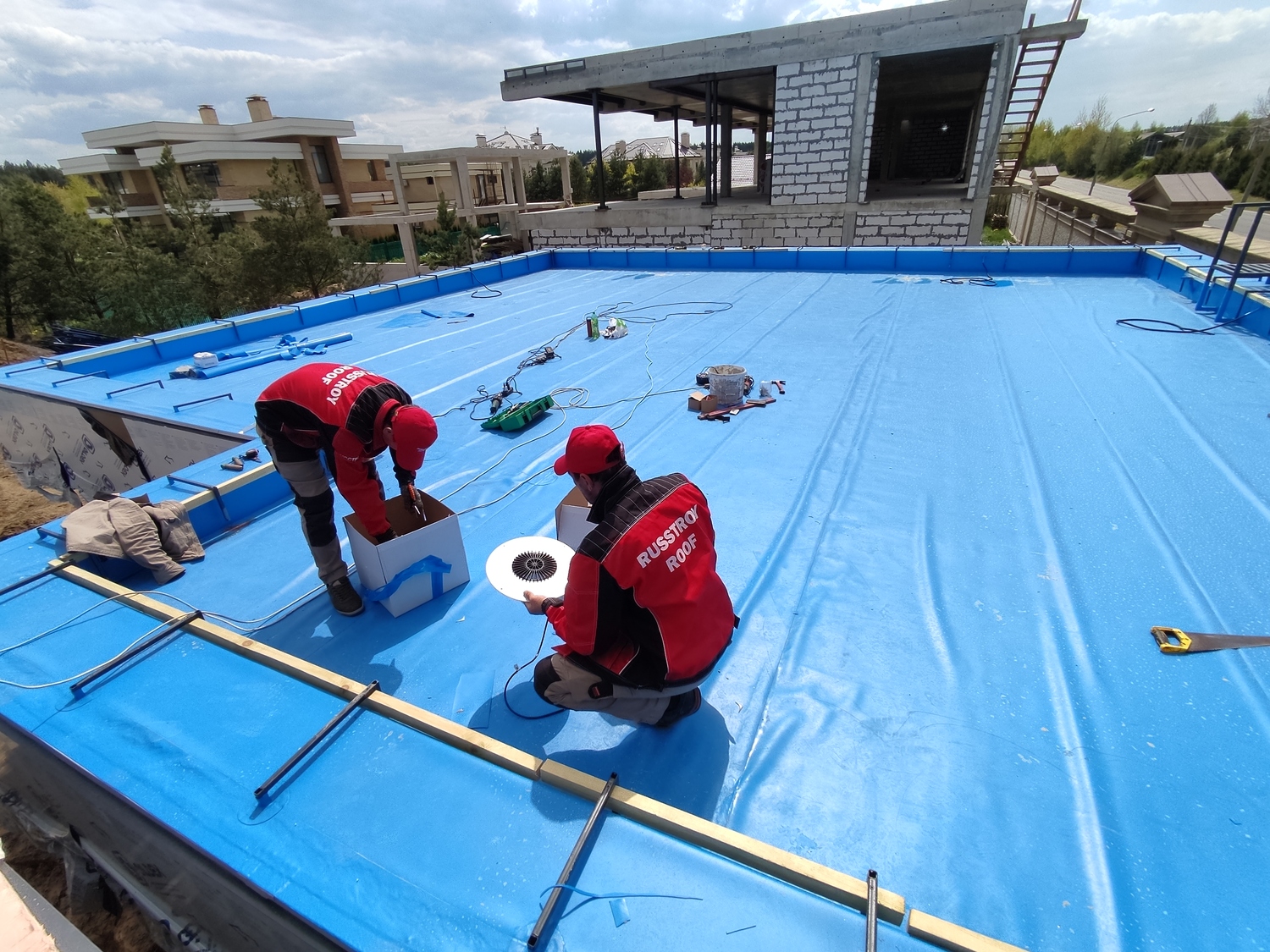коттедж плоская кровля плоская пвх кровля монтаж