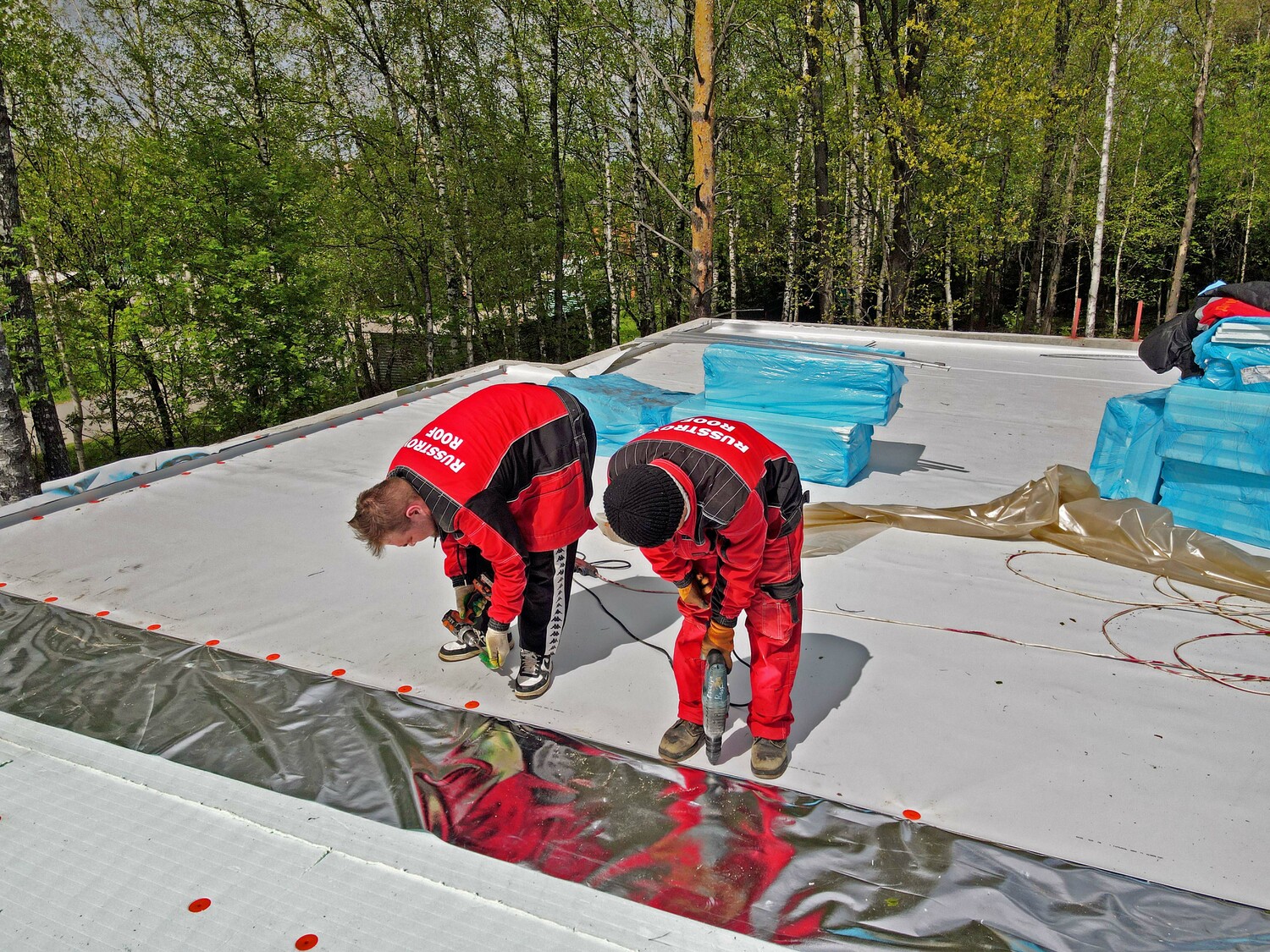 мембранная кровля от Русстрой ROOF монтаж плоской кровли частный дом