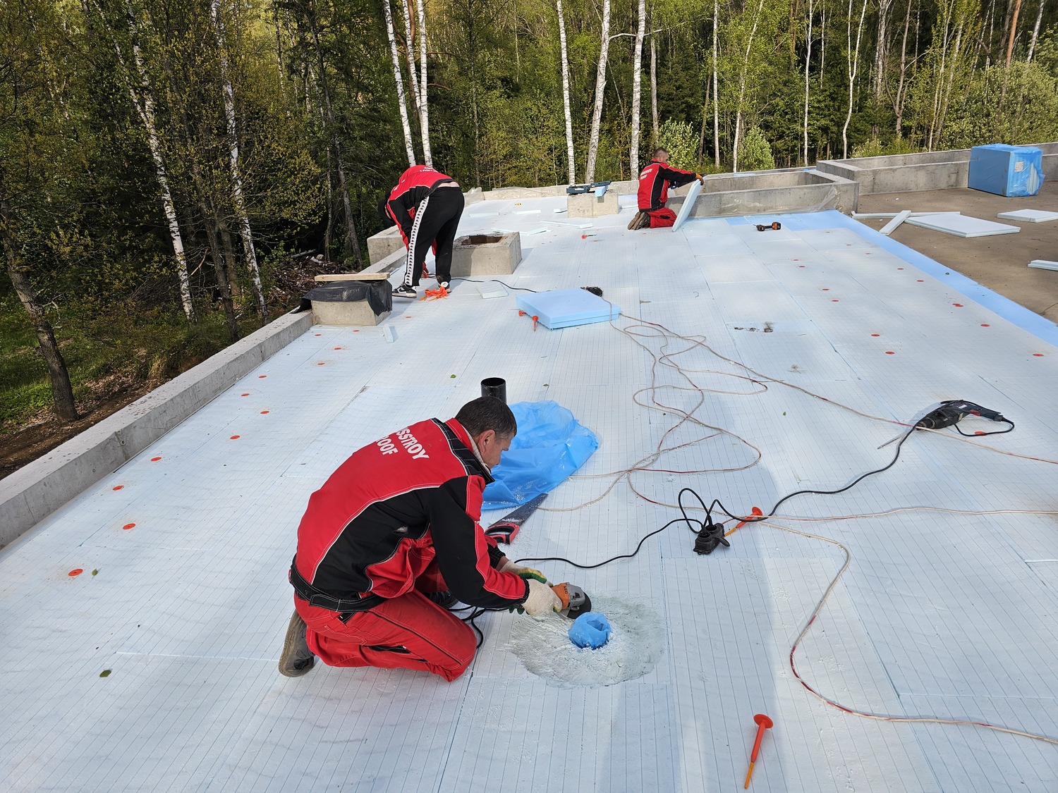 монтаж эксплуатируемой кровли частный дом монтаж плоской эксплуатируемой кровли коттедж